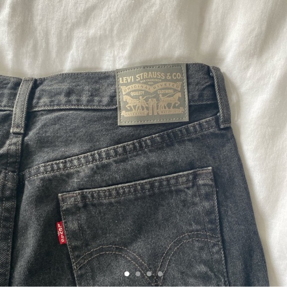 Levi’s black shorts mid rise - Picture 1 of 3